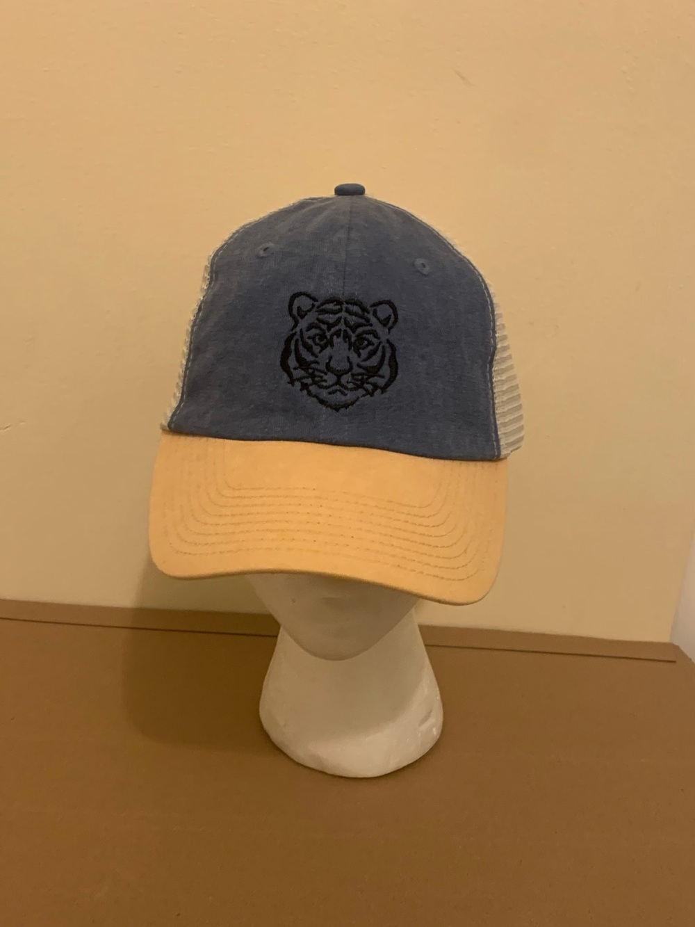 Tiger patch hat - Picture 3 of 7